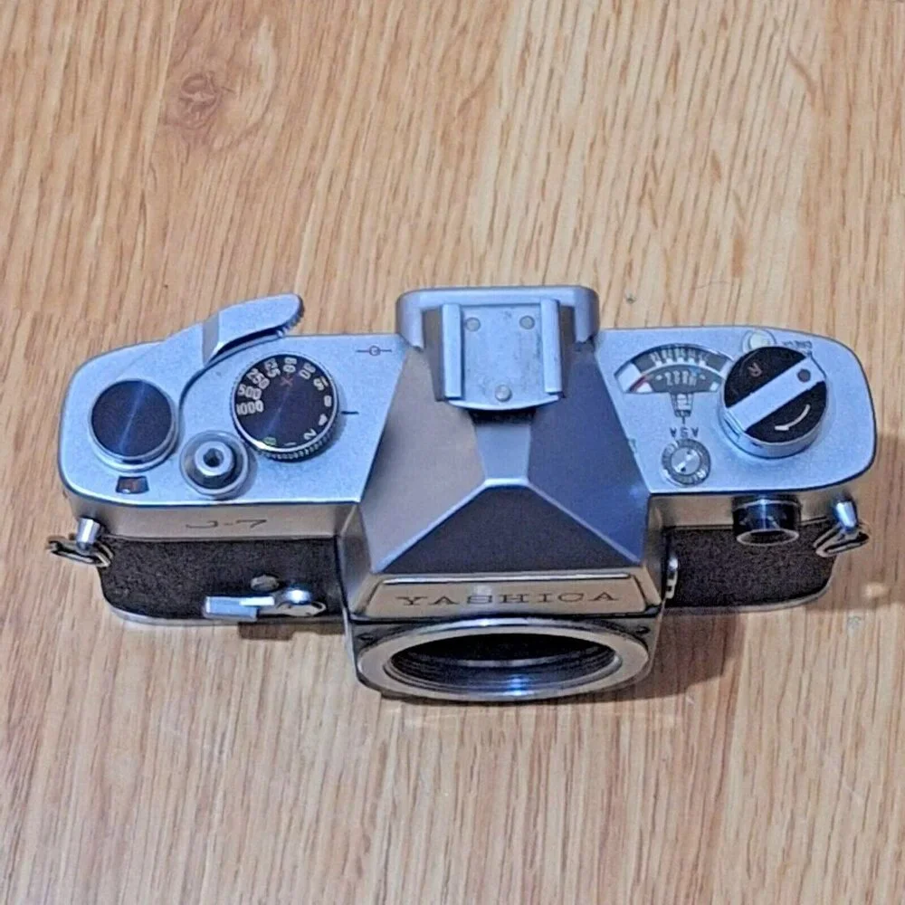 Yashica J-7 Camera Body Only for Parts or Repair Vintage Film Photography‎ Prop